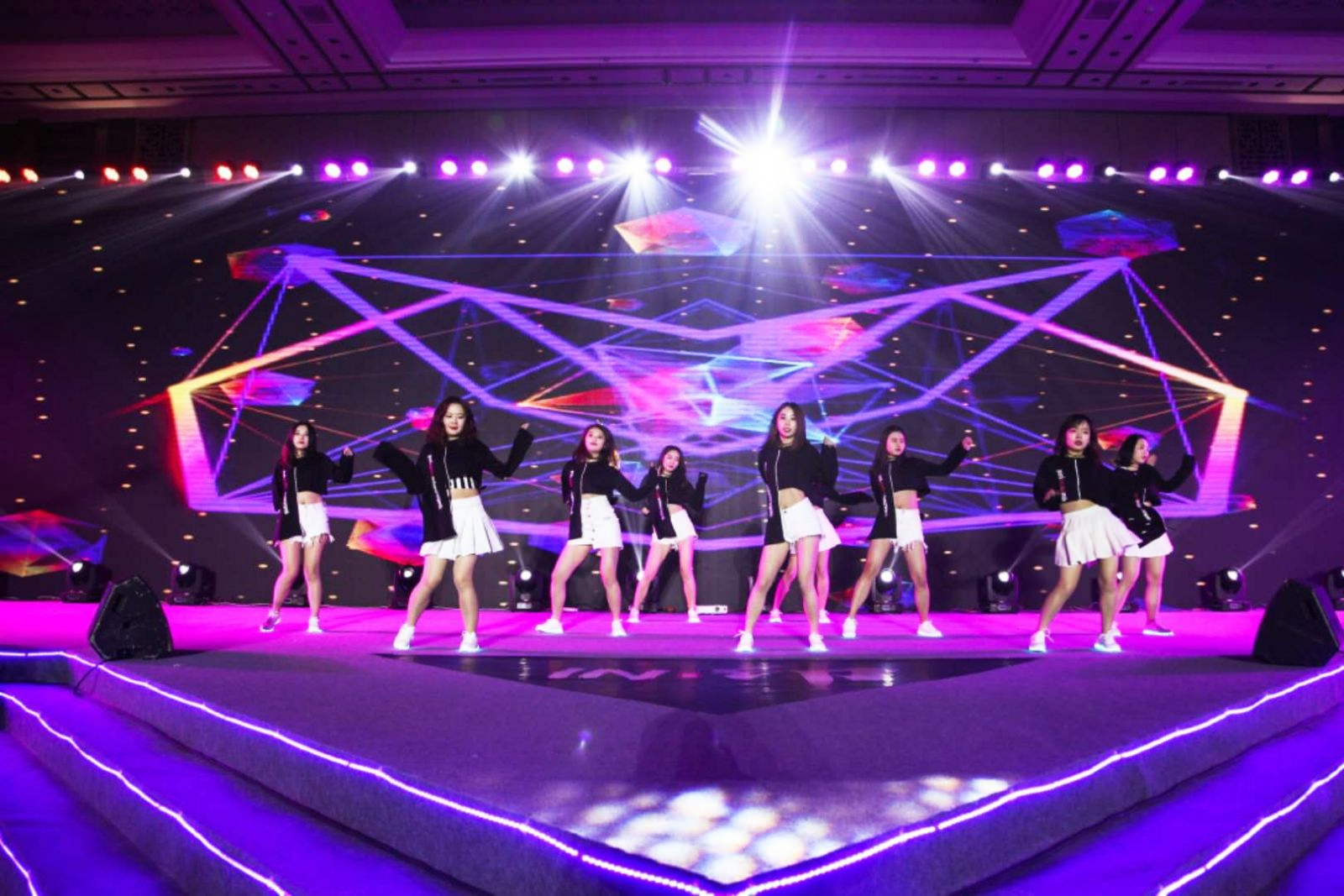 充滿活力的現代舞