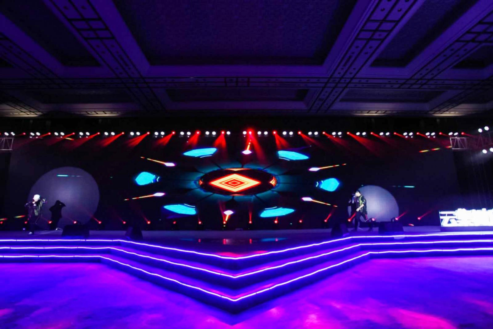 云集年會歌唱表演