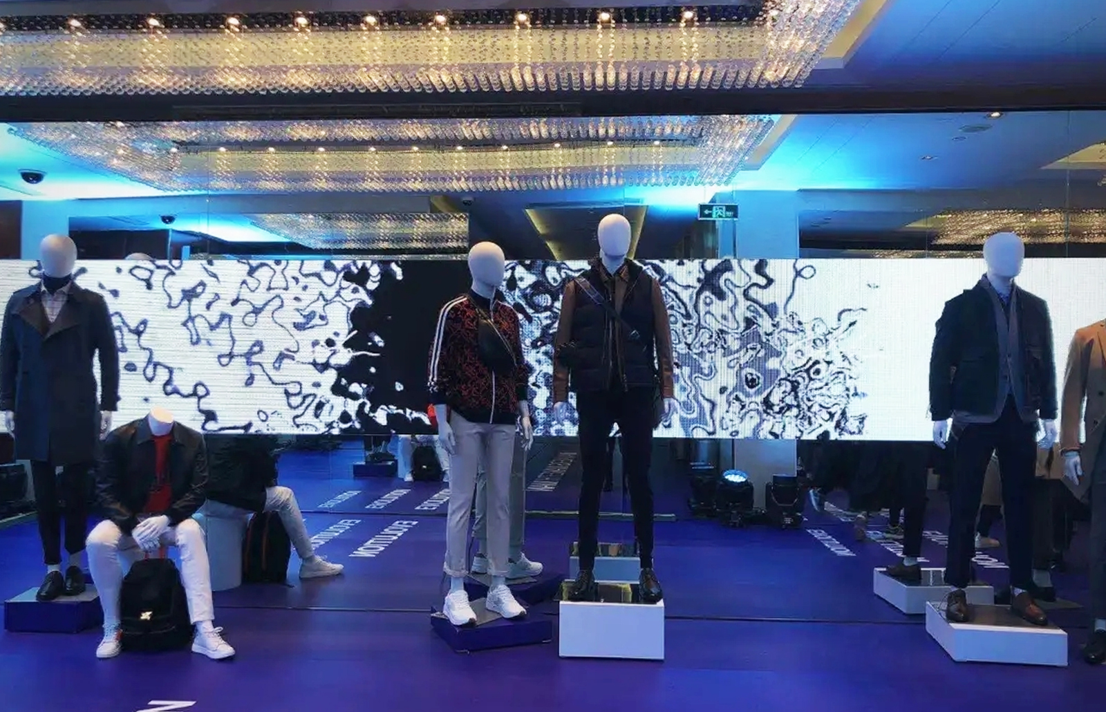 服裝展銷(xiāo)會(huì)展區(qū)