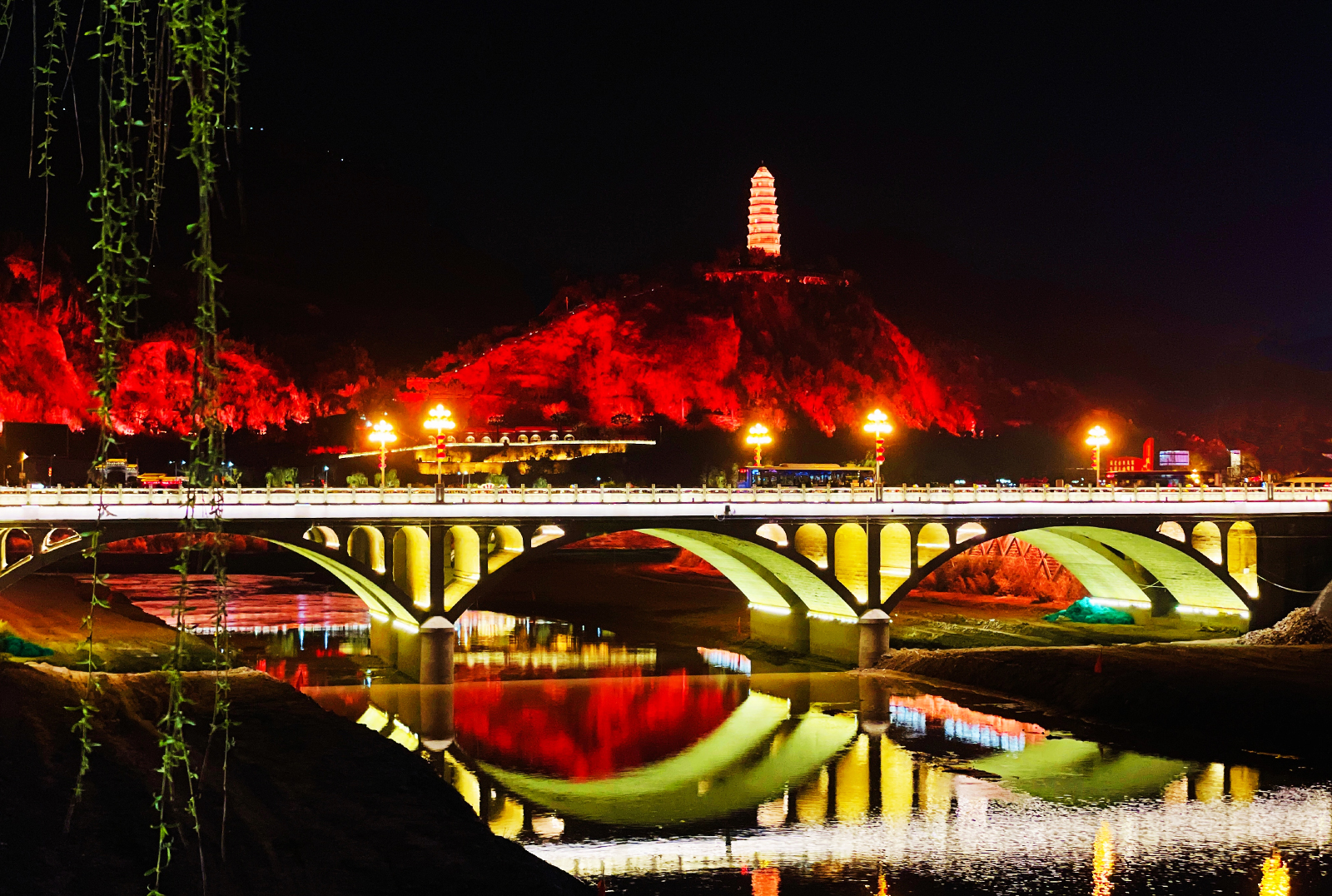 �Ӱ�����ɽҹ��