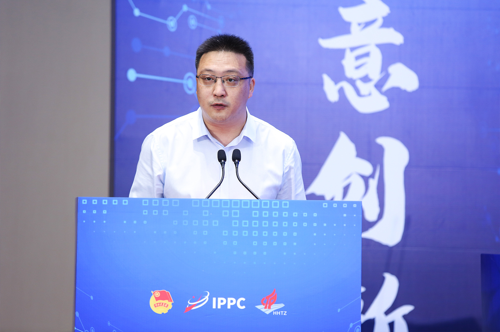 杭州高新區(qū)黨工委委員、濱江區(qū)委常委、副區(qū)長(zhǎng)陶峰致辭