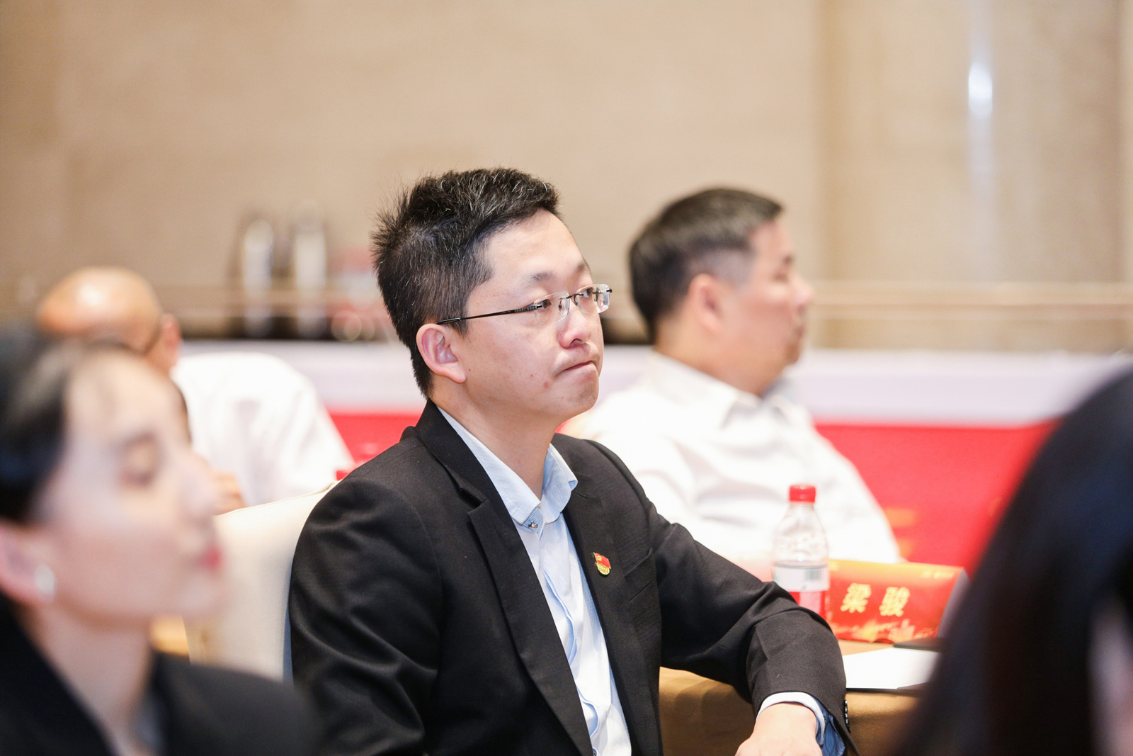 �������e�،�