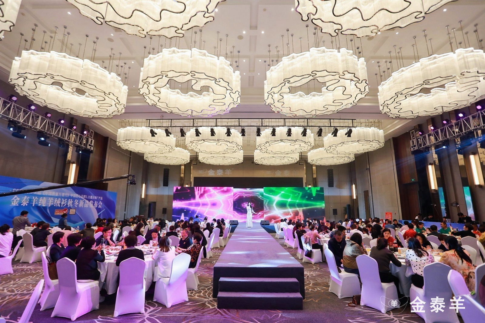 ��̩����b��Ʒ�l������ӬF��