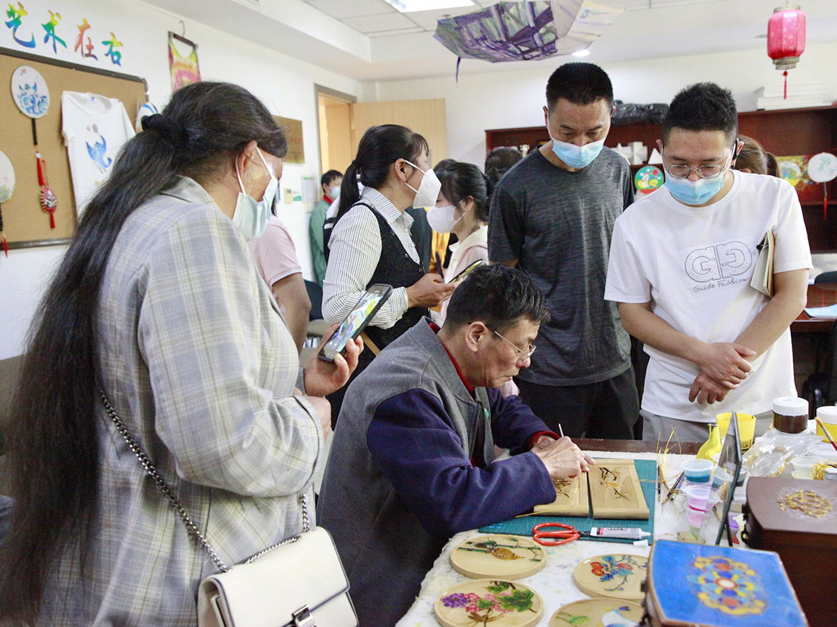 工會(huì)組織扶貧公益活動(dòng)