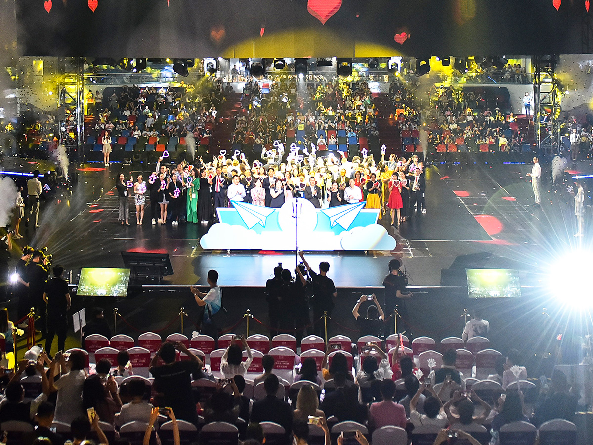 �����ӬF��