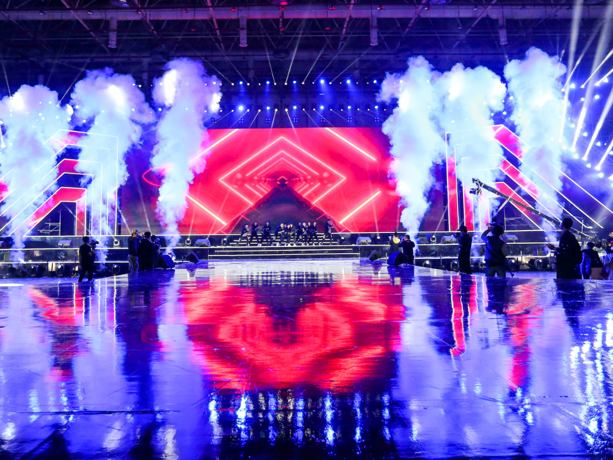 年會場地主舞臺布置效果