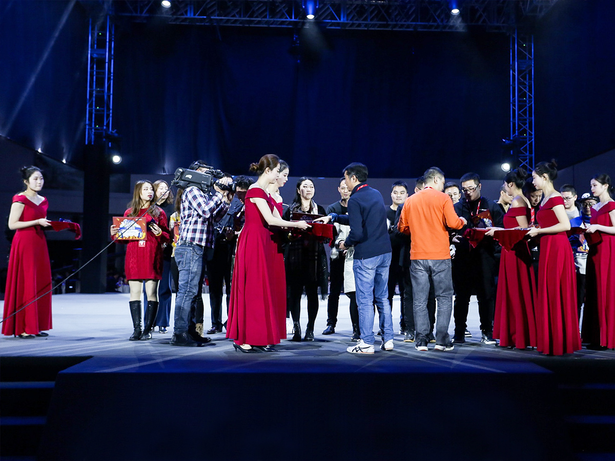 ��I������íh��