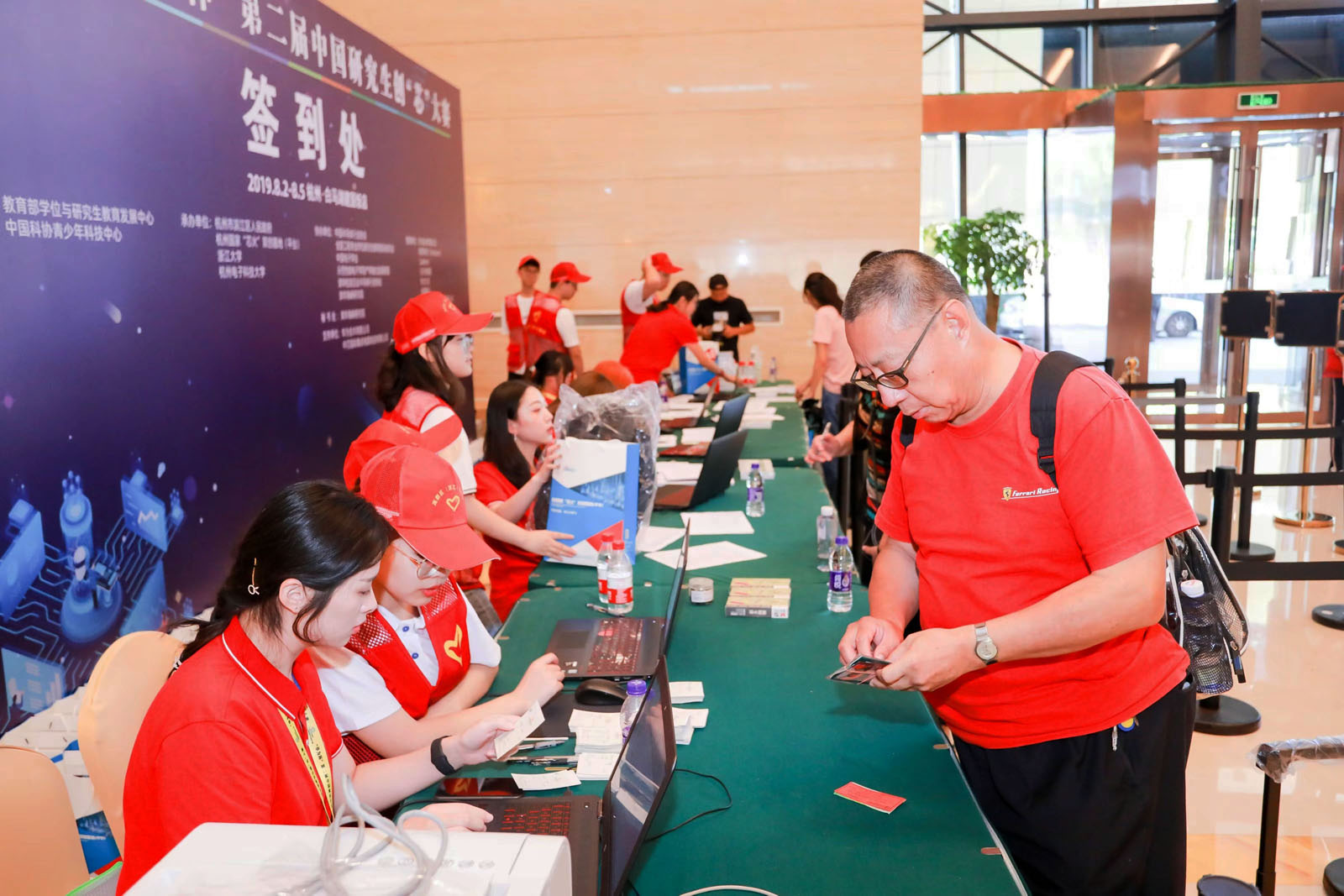 �����h��